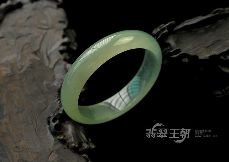 冰玻种飘花缅甸翡翠手镯（57.2mm）