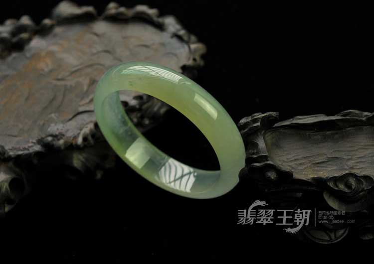 冰玻种飘花缅甸翡翠手镯（57.2mm）