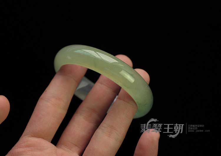 冰玻种飘花缅甸翡翠手镯（57.2mm）