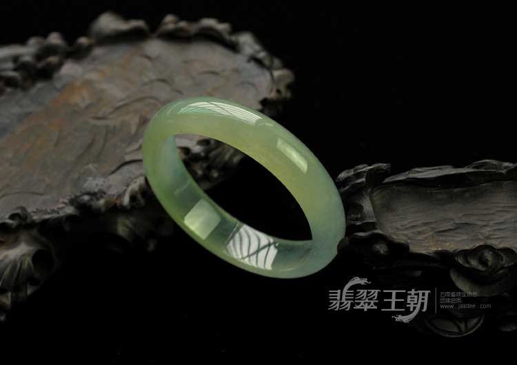 冰玻种飘花缅甸翡翠手镯（57.2mm）