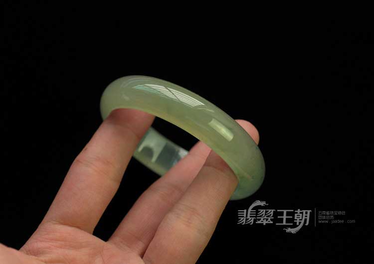 冰玻种飘花缅甸翡翠手镯（57.2mm）