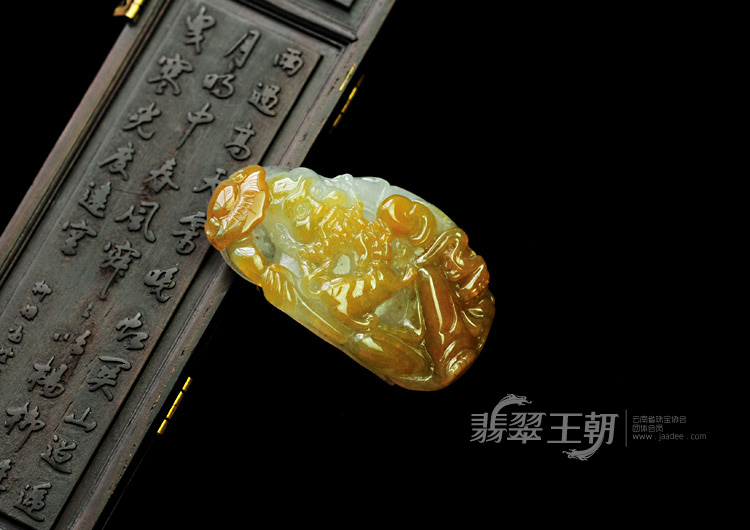 冰种黄翡缅甸翡翠达摩挂件