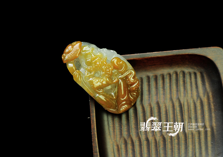 冰种黄翡缅甸翡翠达摩挂件