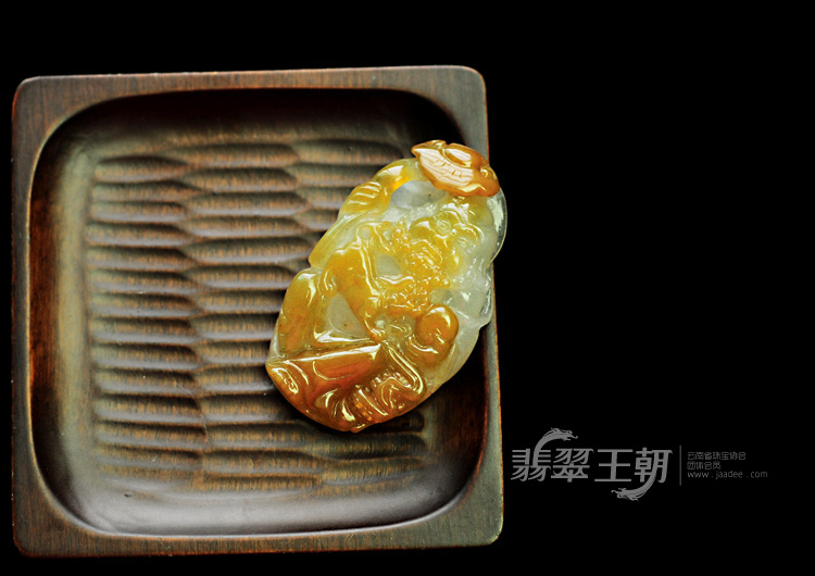 冰种黄翡缅甸翡翠达摩挂件
