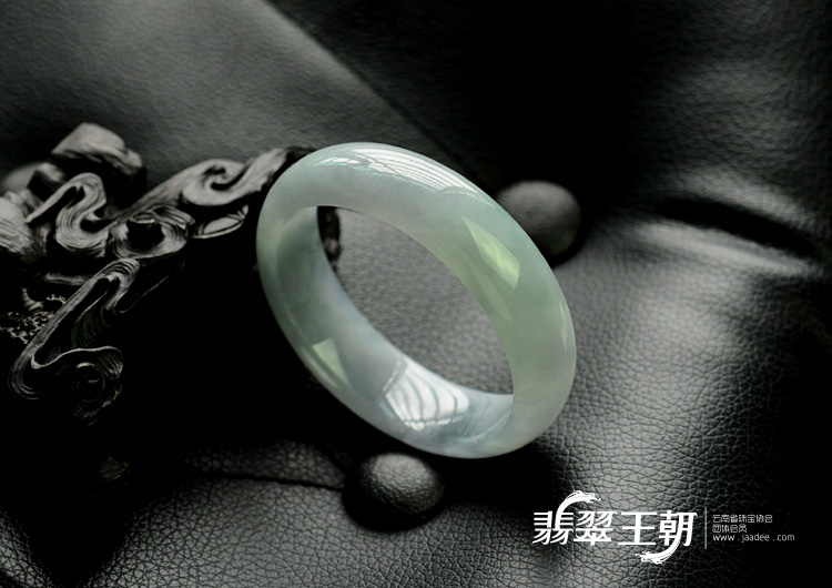 糯冰种淡晴水带紫罗兰缅甸翡翠手镯（57.3mm）