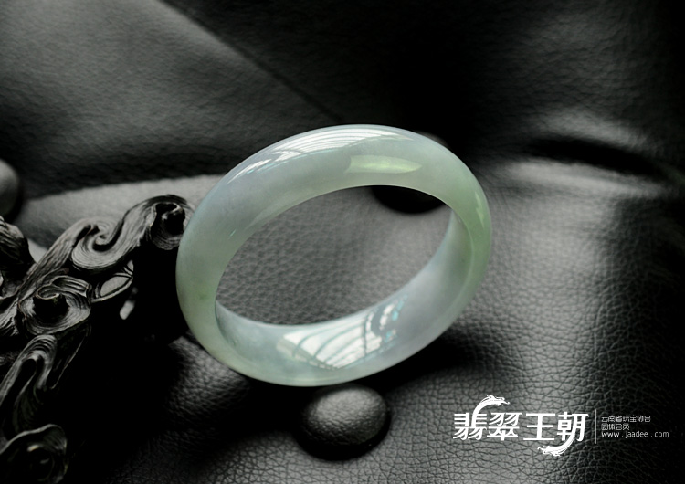 糯冰种淡晴水带紫罗兰缅甸翡翠手镯（57.3mm）