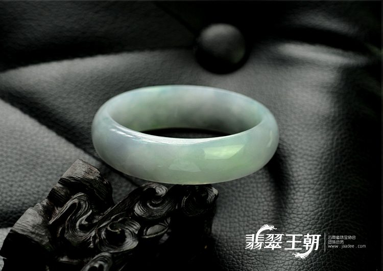 糯冰种淡晴水带紫罗兰缅甸翡翠手镯（57.3mm）