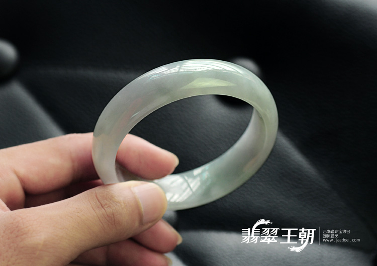 糯冰种淡晴水带紫罗兰缅甸翡翠手镯（57.2mm）
