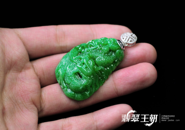 细糯种瓜青绿满绿缅甸翡翠草龙挂件