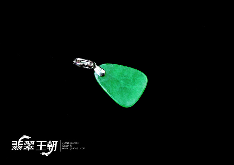 糯冰种瓜青绿满绿缅甸翡翠三角形胸坠