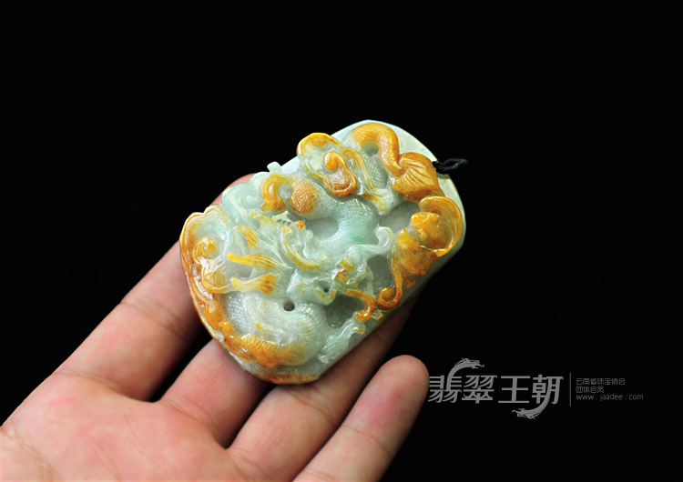 糯冰种晴水黄翡缅甸翡翠龙牌挂件