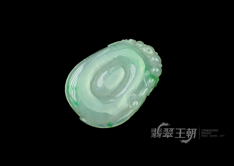 糯冰种翠色缅甸翡翠福在眼前挂件