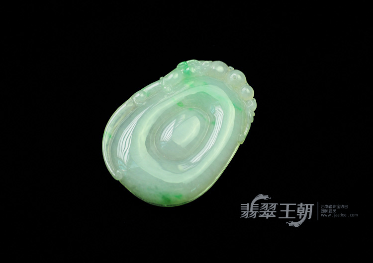 糯冰种翠色缅甸翡翠福在眼前挂件