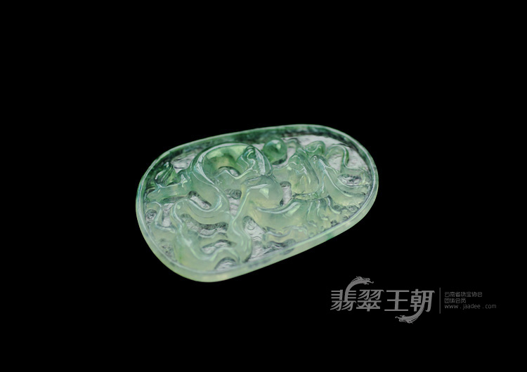 冰种飘花缅甸翡翠龙牌挂件