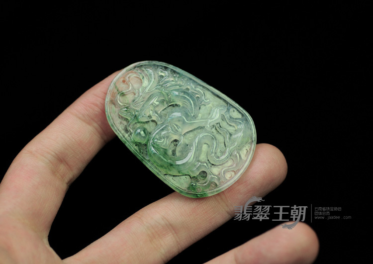 冰种飘花缅甸翡翠龙牌挂件