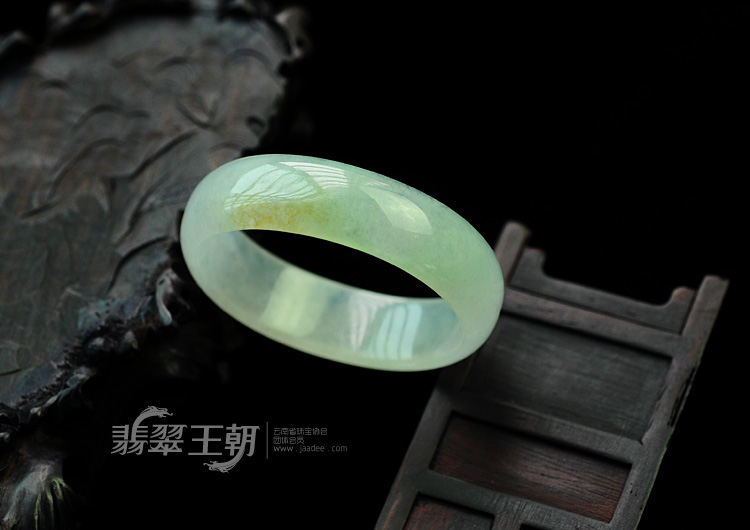 冰种淡三彩缅甸翡翠贵妃镯（48.5-43.5）