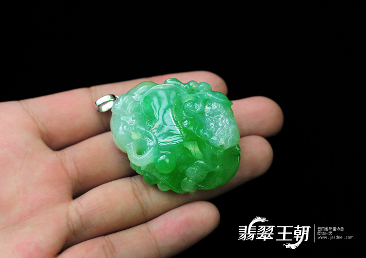 冰种翠色缅甸翡翠福象如意挂件