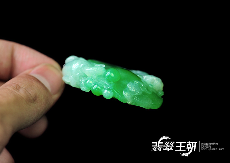 冰种翠色缅甸翡翠福象如意挂件