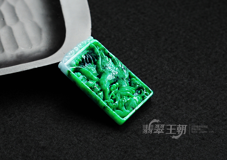 细糯种浓绿满绿缅甸翡翠大展鸿图挂件