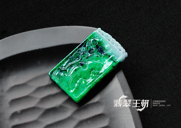 细糯种浓绿满绿缅甸翡翠大展鸿图挂件