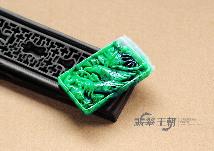 细糯种浓绿满绿缅甸翡翠大展鸿图挂件
