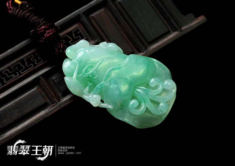 冰种翠色缅甸翡翠“冰清玉洁”玉兰花挂件