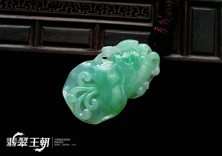 冰种翠色缅甸翡翠“冰清玉洁”玉兰花挂件