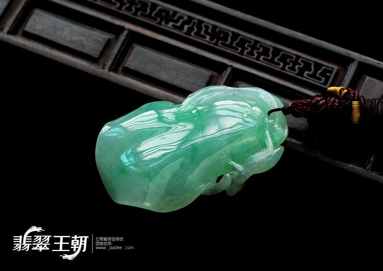 冰种翠色缅甸翡翠“冰清玉洁”玉兰花挂件