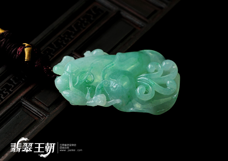 冰种翠色缅甸翡翠“冰清玉洁”玉兰花挂件