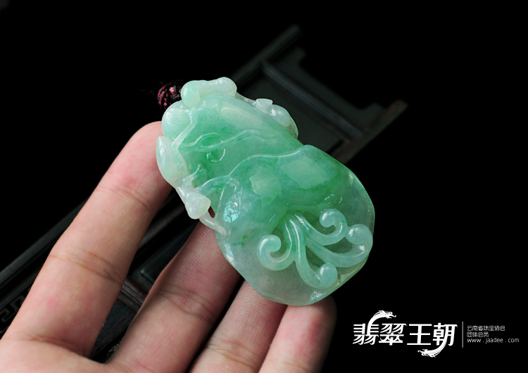 冰种翠色缅甸翡翠“冰清玉洁”玉兰花挂件