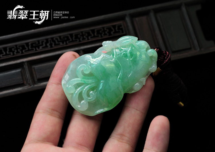 冰种翠色缅甸翡翠“冰清玉洁”玉兰花挂件