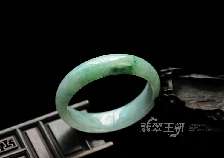 糯冰种飘花缅甸翡翠手镯（59.2mm）