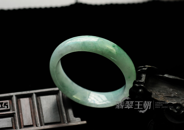 糯冰种飘花缅甸翡翠手镯（59.2mm）