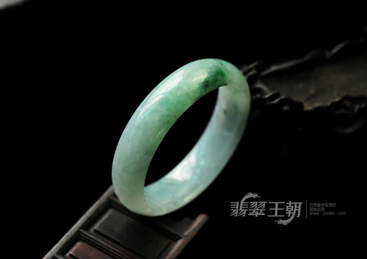 糯冰种飘花缅甸翡翠手镯（59.2mm）