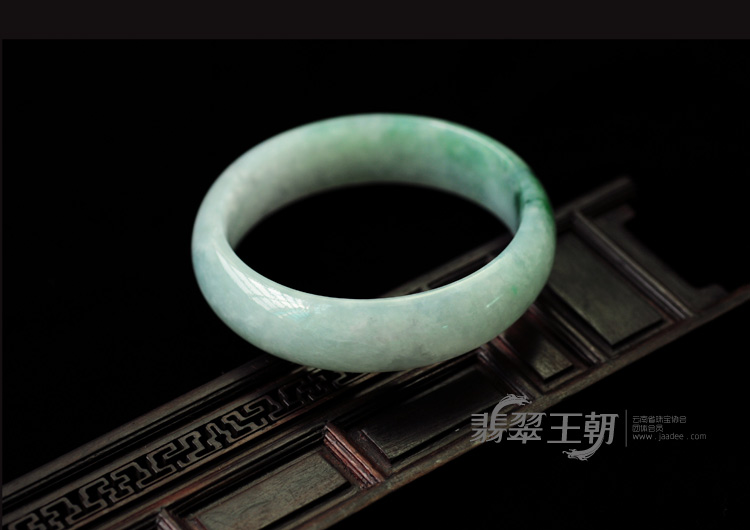 糯冰种飘花缅甸翡翠手镯（59.2mm）