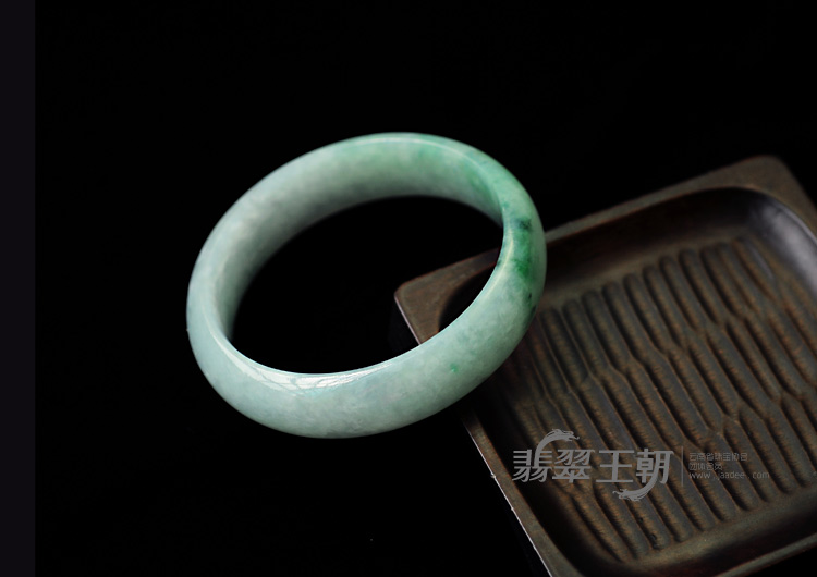 糯冰种飘花缅甸翡翠手镯（59.2mm）