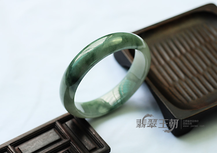 糯冰种飘花缅甸翡翠手镯（57mm）