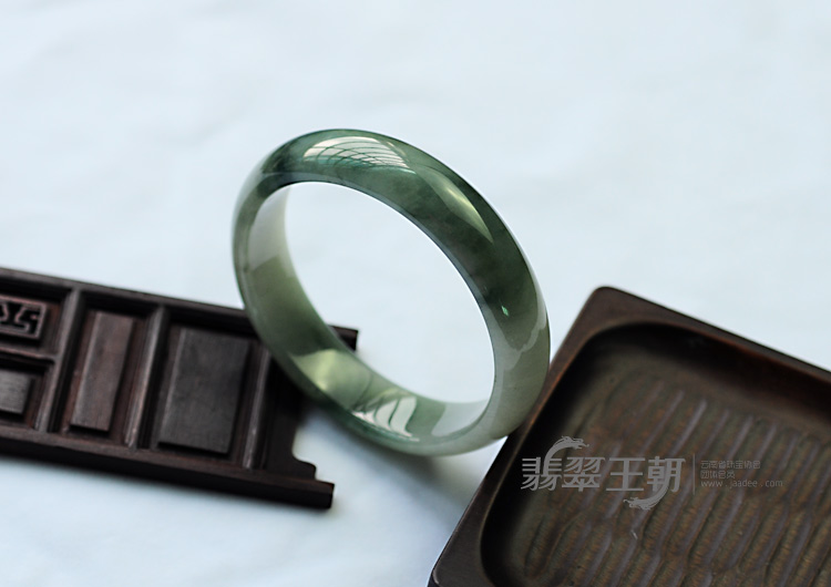 糯冰种飘花缅甸翡翠手镯（57mm）