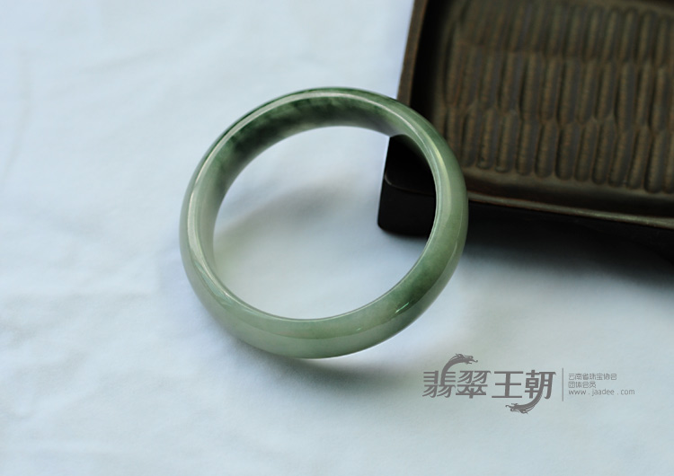 糯冰种飘花缅甸翡翠手镯（57mm）
