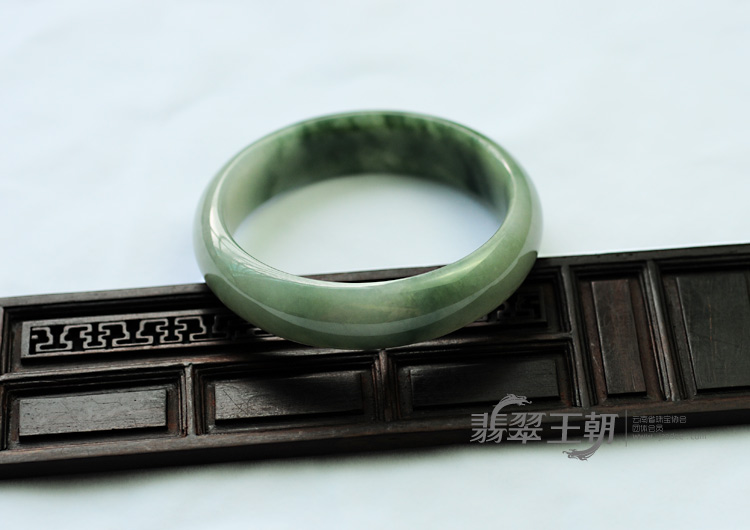 糯冰种飘花缅甸翡翠手镯（57mm）