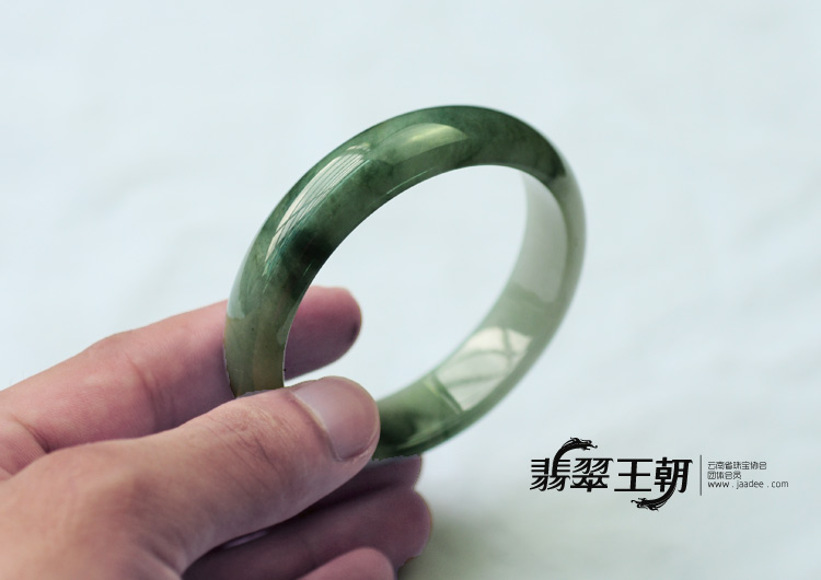 糯冰种飘花缅甸翡翠手镯（57mm）