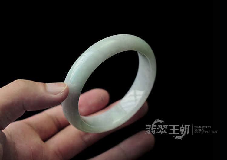 糯冰种晴水缅甸翡翠手镯（55.4mm）