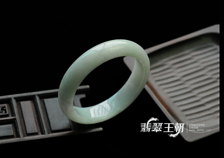 糯冰种晴水缅甸翡翠手镯（55.4mm）