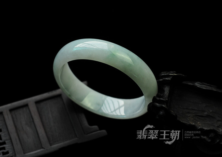 糯冰种晴水缅甸翡翠手镯（56.2mm）