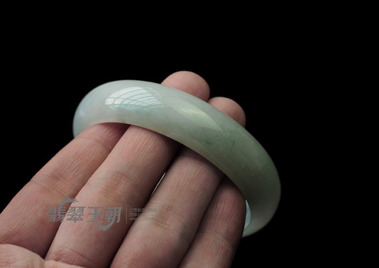 糯冰种晴水缅甸翡翠手镯（56.2mm）