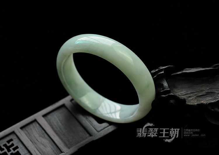 细糯种晴水缅甸翡翠手镯（57.3mm）