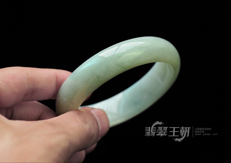 细糯种晴水缅甸翡翠手镯（57.3mm）