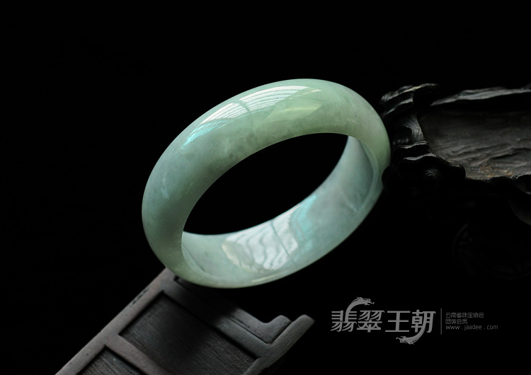 糯冰种晴水缅甸翡翠手镯（56.8mm）