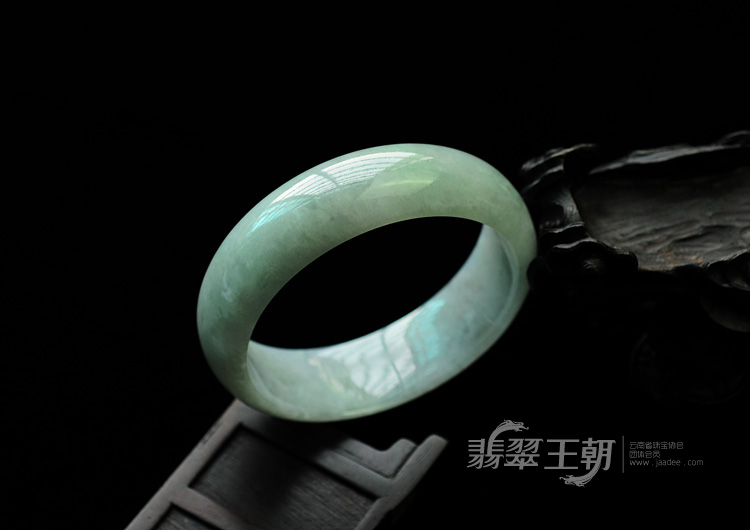 糯冰种晴水缅甸翡翠手镯（56.8mm）
