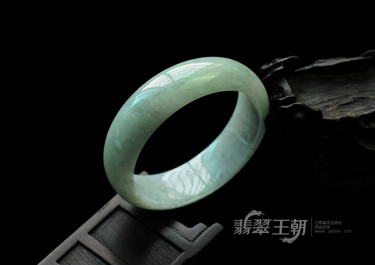 糯冰种晴水缅甸翡翠手镯（56.8mm）